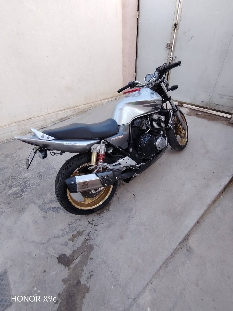 السلام عليكم ورحمة الله وبركاته
للبيع cb400 جيل ثالث السعر ١٨ مكاني بابل
الشراي يتفضل خاص او يتصل ***********
