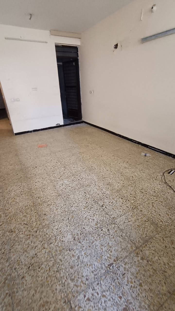 السلام عليكم
شقة للأيجار طابق ارضي 
الحرية الاولى البستان قرب اسواق ناجي
تحتوي على غرفتين وصالة كبيرة ومطبخ كبير
ومنورين

للاستفسار ***********
