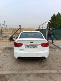 سيراتو للبيع موديل 2012 لون ابيض مكفوله ماعده الموضح بالصورة  محورة غا...