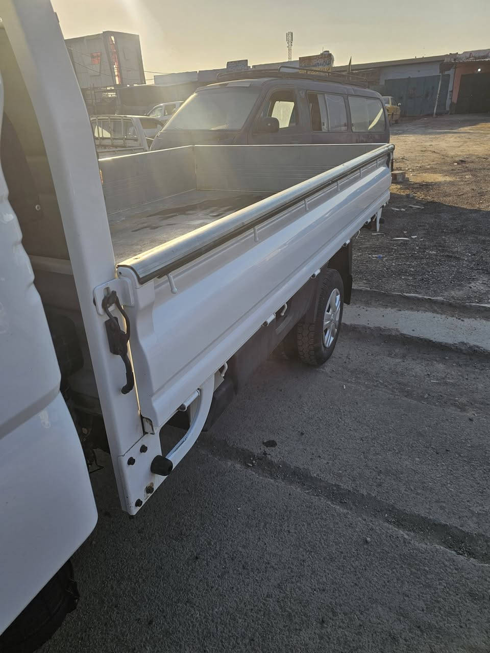 سلام عليكم كيه بنكو موديل 2022 مكينه الفين وسبعميه مكفوله بس الباب العبري مبدل فغط ولباغي كفاله رقم سياره بغداد بسمي جناي عنوان بغداد المعامل سعر 147 وبيه مجال  رقم الهاتف  ***********
