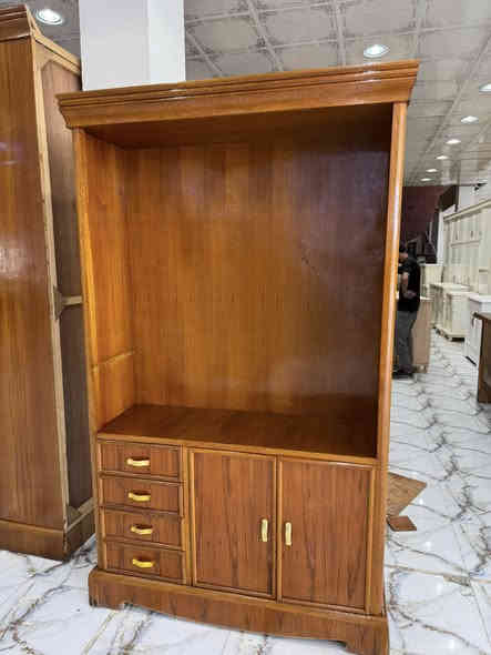 السلام عليكم                                                                    غرفة صاج طبيعي معاكس خشب جاوي وجه الغرفة ٥ملم داخل ٤ ملم مستعملة.  ونظيفة جدا الغرفة مامرتبة بصورة بالحقيقة احلى  الاستفسار للبيع فقط اتصل ***********
