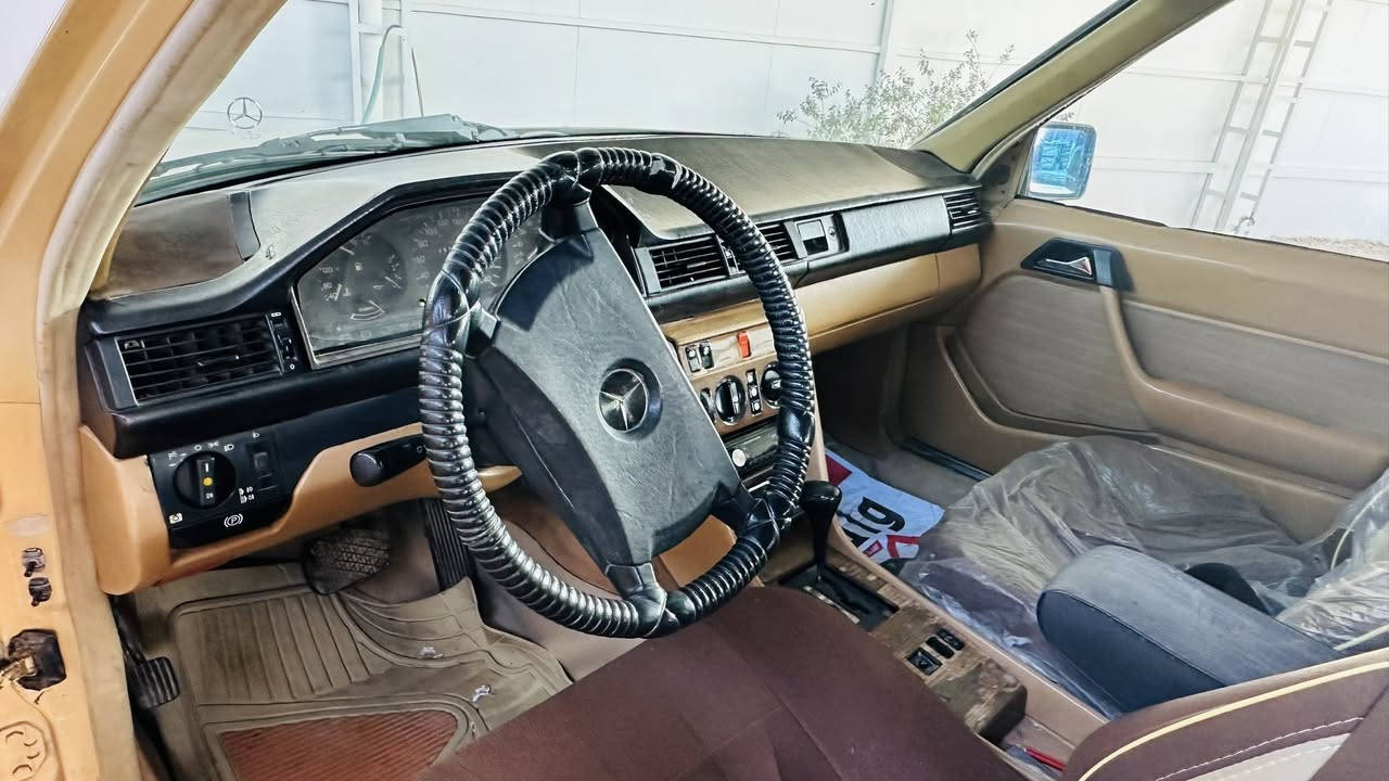 سلام عليكم مارسدس دب موديل 1990 محرك وكير بطة 2500 السعر 55 وبيهة مجال ***********
