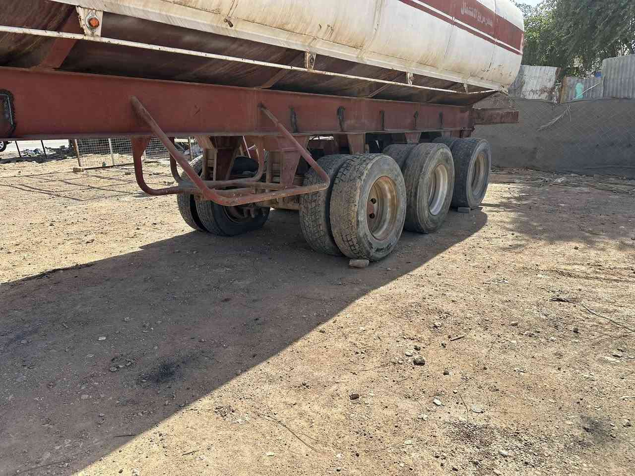 سلام عليكم من رخصة الادمن للبيع تانكي محمول تنكير ١٤مربع  واحد ١٤ دايري الاستفسار *********** مكان النجف الإشراف
