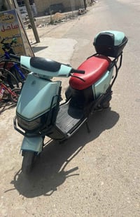 دراجه شحن ٧ باتري دراجه جديده ما ناقصها شي  سرعه ٧٠ حقيقي ويه الوزن ٦٥...