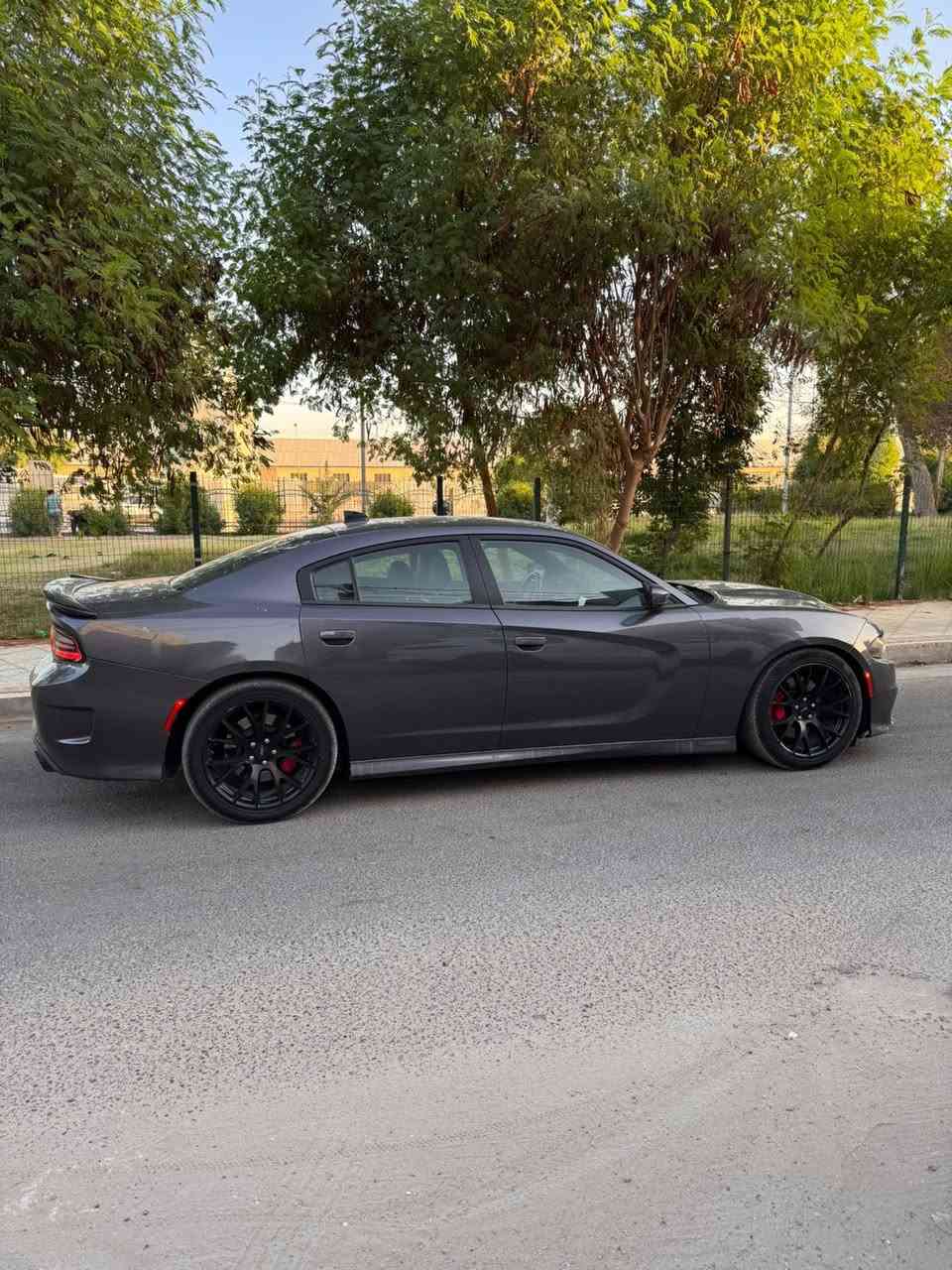 جارجر ٦٤٠٠ ٢٠١٧ حادثها سرقه مصبوغه عام بسبب وشم قديم وصور قبل الصبغ عندي
ممشاها ٢٨ الف كيلو 
عليها ثلاجه هولي سنايبر
هدرز لونك ستيلbbk
ثروتل ريد آي
شوته airaid
بلكات وفيول بم ريسنك
ويل srt اصل
تفريغ وبرمجه سيف تيتو مطلعه 650hp

اخوان السياره اصلها ٥٧٠٠ اني محولها ٦٤٠٠ كصه مال ٢٠٢١ مكينه كير اكسل فجوج غرفه دركه كل شي بيها ٦٤٠٠ اصل واصولي 
مكانها بغداد الكاضميه
190 وبيها مجال
اخوان بس غراضها حدود ال٤٠٠٠ دولار مكلفتني فلحد يقارنها  بالستوك 

***********
