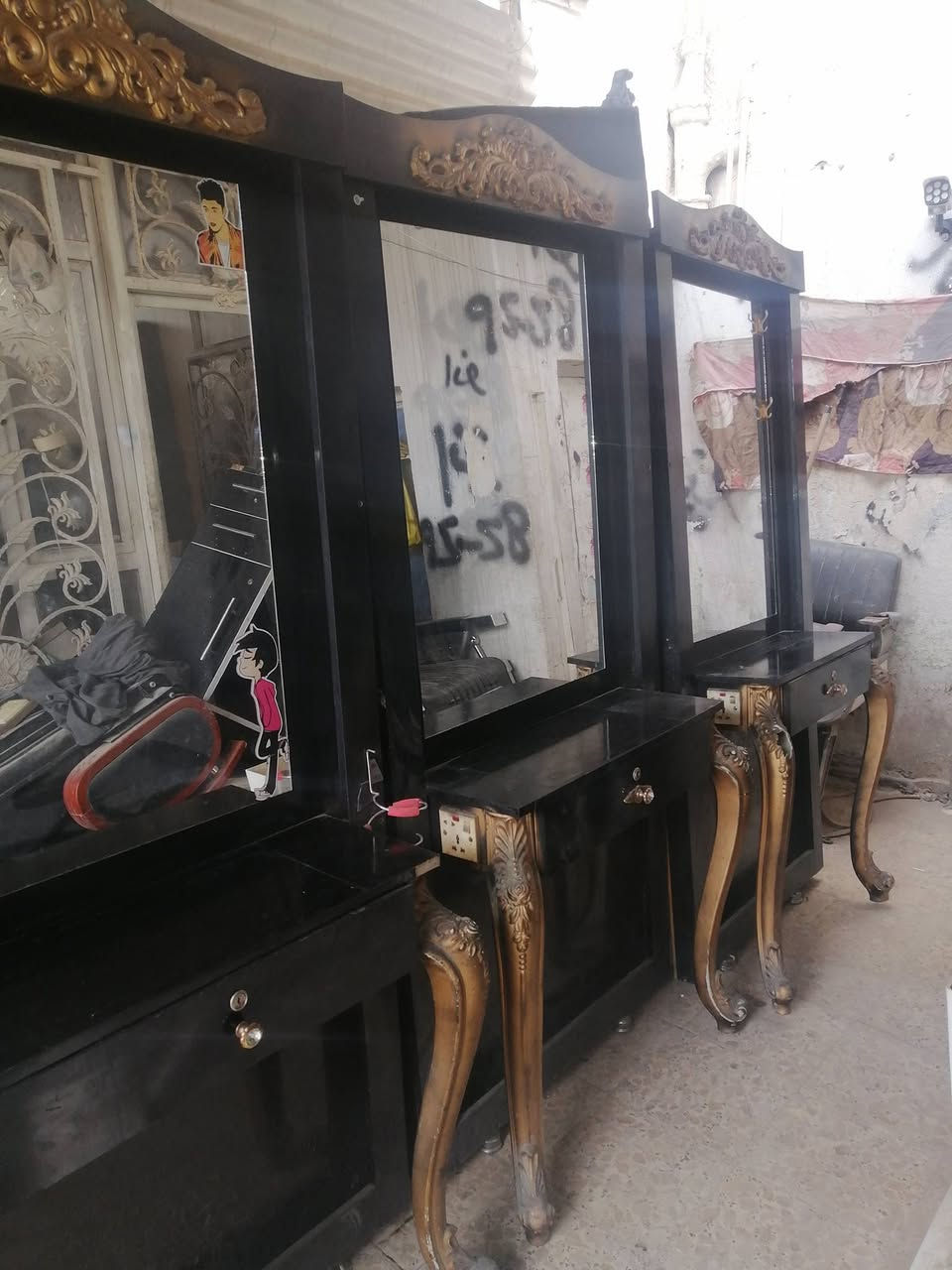 السلام عليكم مرايات عدد ٤ قطع كلهن اب ٢٠٠ الف بغداد حي القاهره ***********
