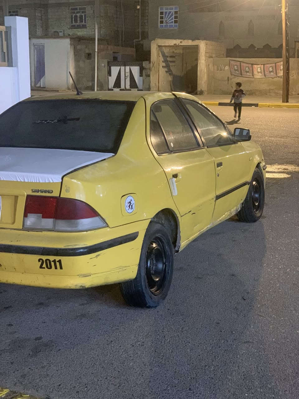 السلام عليكم سمند للبيع رقم الماني سنوية الاصلية كير حدادية تخم تاير كهربائيات كلها كاملة فقط المكينة كايمة ابيع كوم حديد اتكفلها سرقة وعشاير رايدها ب13 ورقة وبيها مجال قليل ***********
