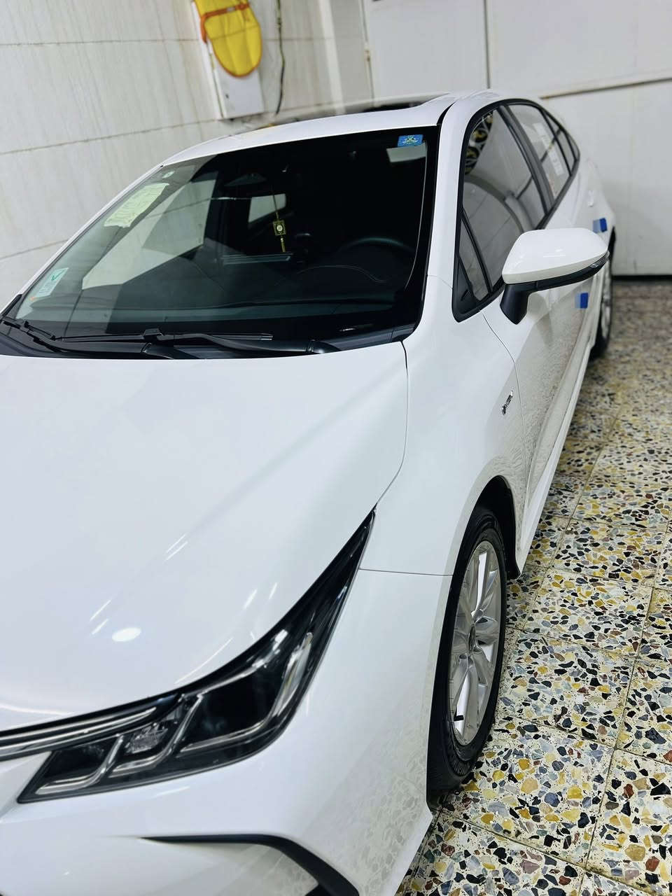 السلام عليكم 

للبيع سياره كورلا هايبرد خليجي موديل 2025
فول مواصفات 
فتحه 
كشنات جلد
 بصمه 
رادار امامي خلفي 
معروفه مواصفات كورلا 
ماشيه 6500 
سونار السياره موضح بالصور كفاله عامه 
الله شاهد السياره احلى من الصور تجي وتشوف 
السعر 155 $ وبيها مجال حگ الجيه 
الموقع / سياره بغداد بلديات 
الرقم / ***********
