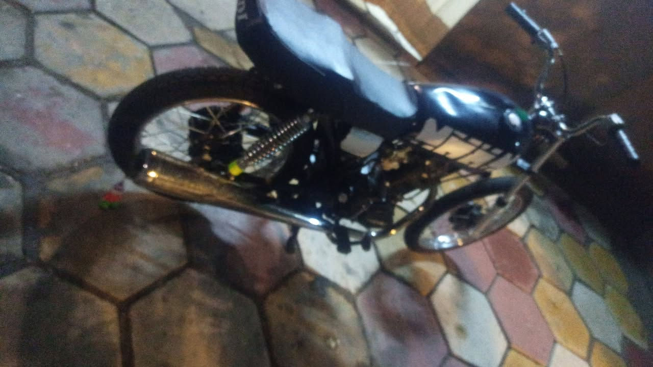 سلام عليكم اخوان دراجه ايراني نامه بس مكينه برفاز مكينه جديده صارلهه شهر ونص من شاده وحته ما طالع بيه يعني بعده ما ساحكه ودراجه نضيفه كله ستوه معمره سعر 450 ودراجه ادوات ادوات ادوات مكاني لبصره لقبله وهاذ رغمي متواجد 24 ساعه *********** لمو شراي لا يراسل
