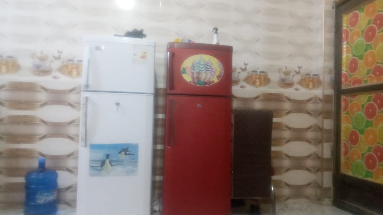 ثلاجة للبيع عدد 2 جدا نظيفه 
سعر الوحدة 160
عنوان صقلاويه
للاستفسار ***********
