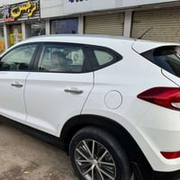 السلام وعليكم  توسان 2017 سيارة جديدة  مكفوله بيها بس البنيد مبدل بدون...