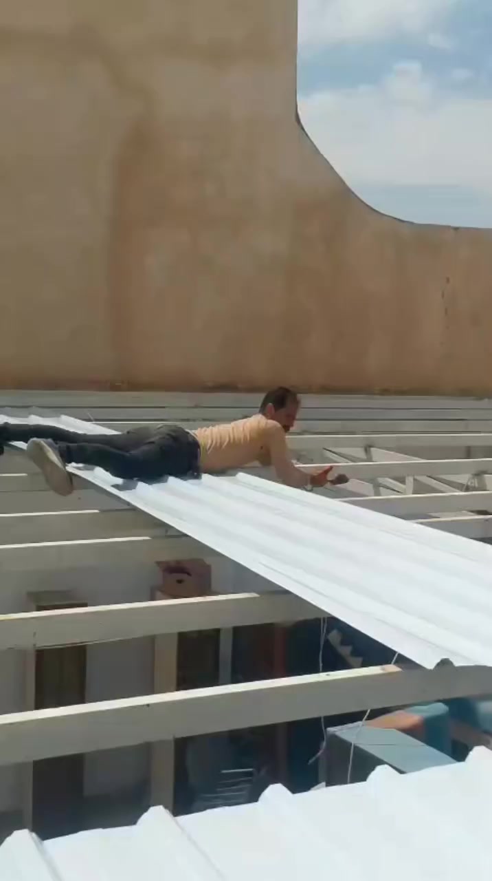 تم اكمال مسقف الاخ مهند علي رشود
مهند الزيدي 
 ومستعدون لكافت اعمال الحداده والسقائف 
 العمل درجه اولا 
وسرعه بالعمل 
وضمال من تصاقط الامطار الى الداخل
والاسعار مناسبه جدا 
هاتف
‍***********
