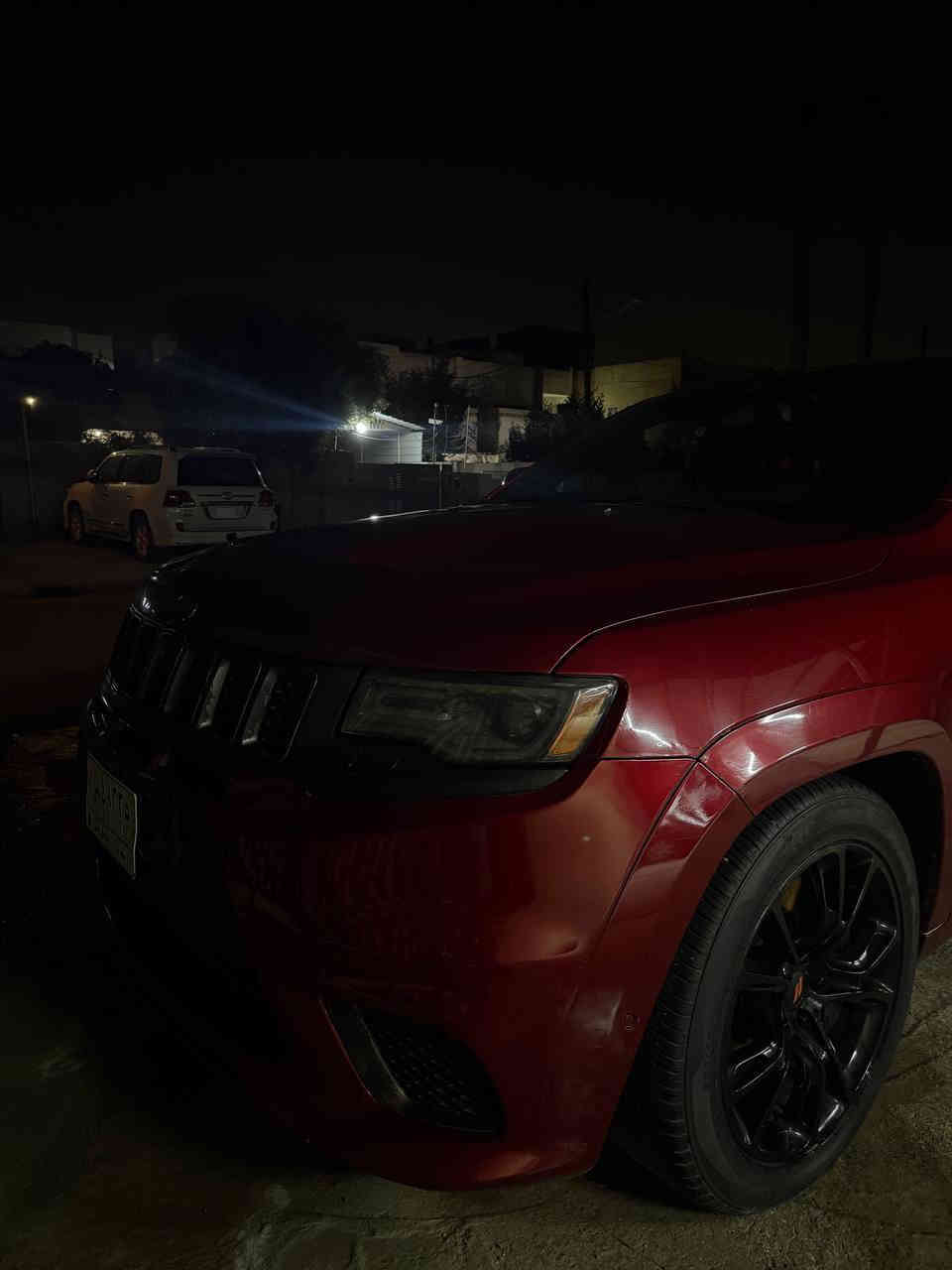 السلام عليكم 
جيب SRT اصل 2015
 
عليها طابوكه ٥.٧ وباقي التفرعات كلها SRT 

فول مواصفات للأخير فول 

بنوراما 

سقف روز رايز 

رادار امامي 

نقاط عمياء 

كشنات حضن كنتارة

تحكم ستيرن 

شفتات 

فجوج برمبو 

خمس وضعيات قيادة 

وبيها هواي مواصفات بعد 

عليها إضافات مرتبه 

شوته 

وكزوز صوته مرتب 

مكينه كير اكسل كفاله 

السياره بدون صبغ فقط دعامية فقط وبيها بارد بالباب وبارد بالجنطه 

نقصها صدر وفريز تبريد بلكات فيتبم كله جديد صار ٤ ايام من بدلتهن 

سيارة رقمها بغداد تحويل مباشر 

مكاني بغداد سعرها ٢١٥ وبيها مجال

اتصال ***********
واتس اب ***********
