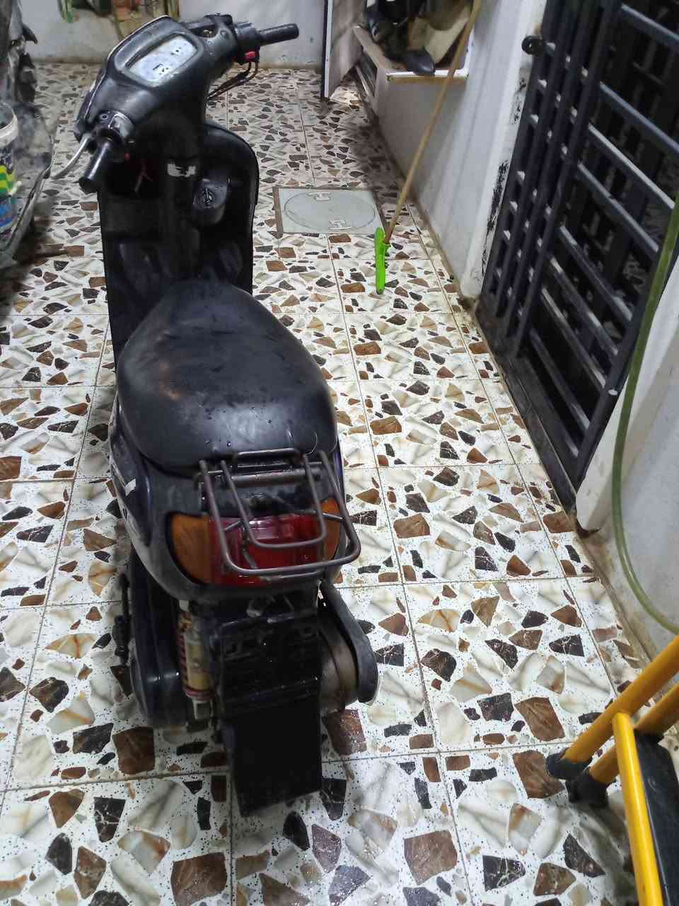 السلام عليكم دراجه ستين للبيع الدراجه طافيه ابيع كوم حديد سعره 125 وبيه مجال مكان بغداد دوانم الشرطه الخامسه ***********
