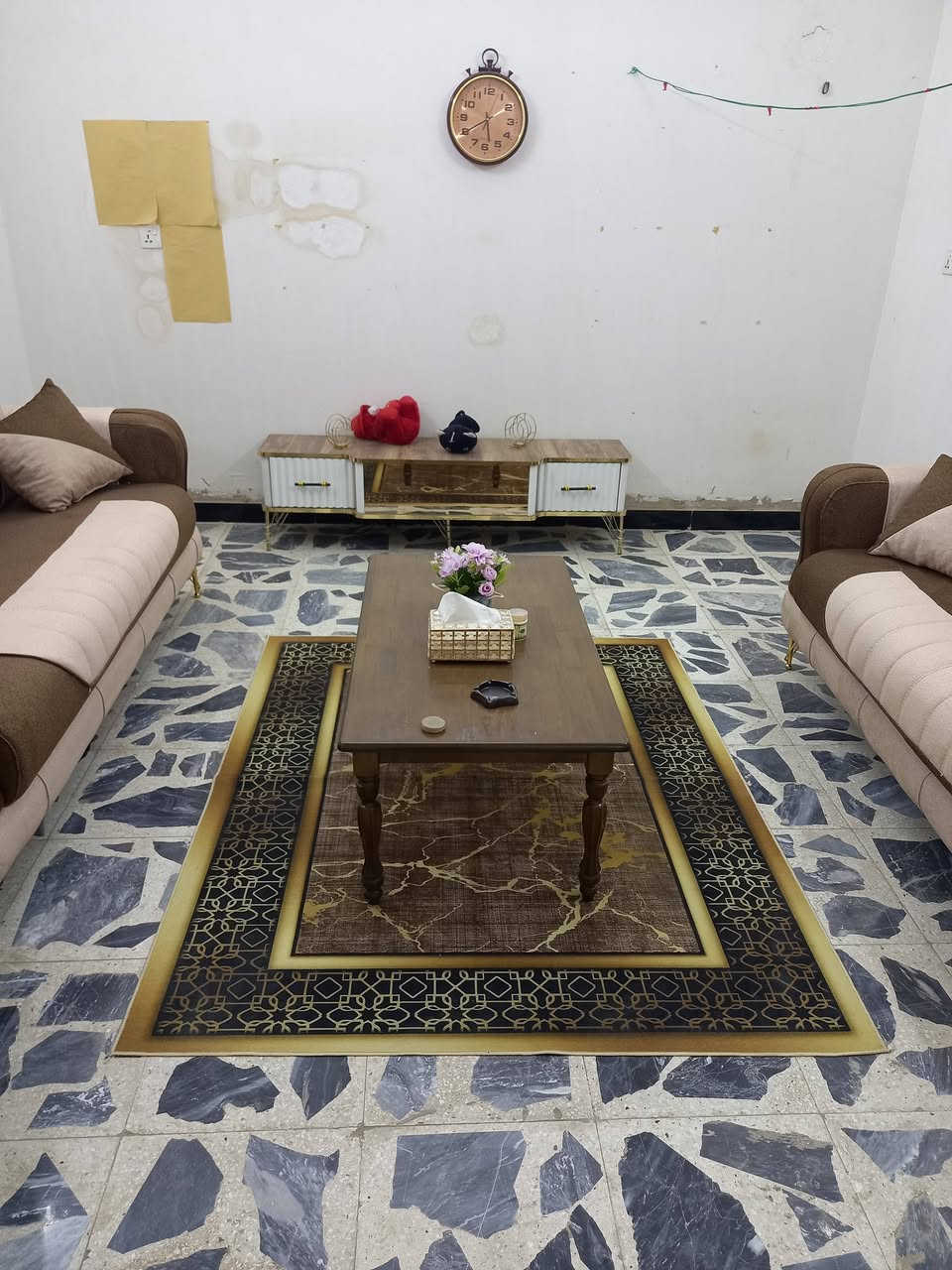 سلام عليكم غراض للبيع
تخم تركي درجة اولى مودرن 8 مقعد 
ماخده ب مليون وربع ، قيم بل يرضي الله  

طبله خشب ثقيل رايدها ب 100 الف
 
والمبردة عطل دكم شغاله ماطور واتر بام رايده ب 100 الف

ميز بلازمه تركي درجة اولى ثقيل رايده ب 150 الف 

مرابا خشب درجة اولئ ب 75 الف 

جزامة خشب ثقيل ب 100 الف

بنكة سقف نوعية ممتازه ب 25 الف جديدة

** مكاني كويريش قرب علوة الرشيد 

رقمي : ***********
