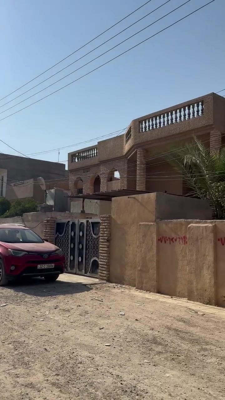 للبيع بيت حي الشهداء مساحه 250متر 
3غرف نوم من عده اكو مشتمل فوك 
يرهم استثمار 
الاستفسار الاتصال ***********
