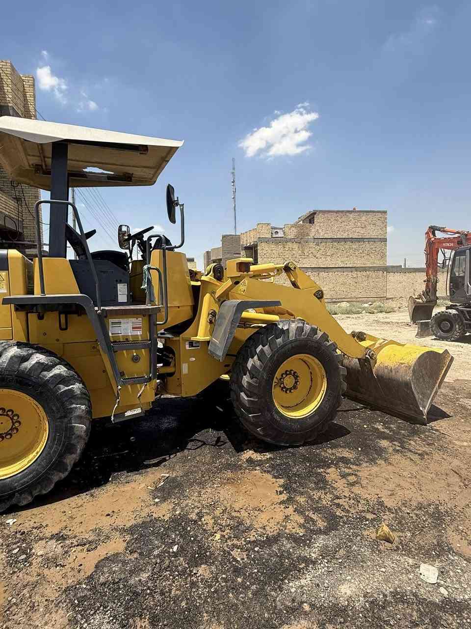 شفل كوماتسو حجم100 رقم واسط مديل 18 تحويل ثاني يوم مكفول كفال عامه ***********
