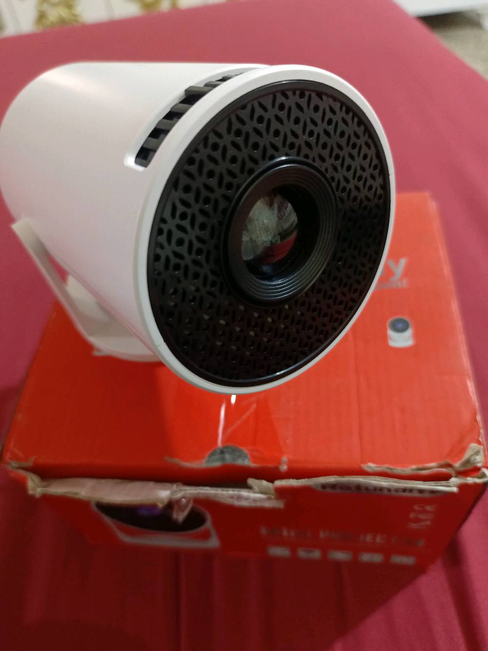 داتا شو HD دقة 1080 يدعم الربط واي فاي وعلى الموبايل 