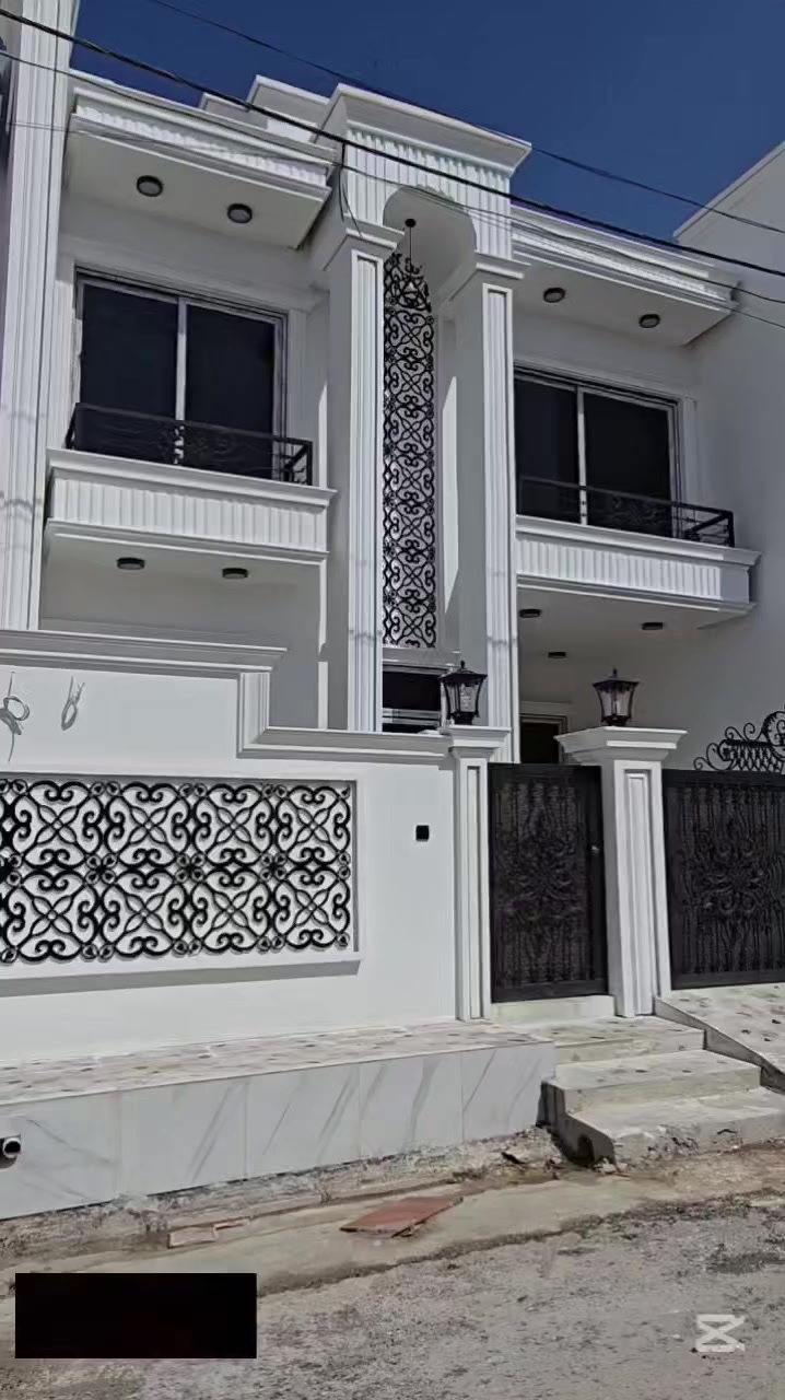 #بيوت [ ٢ ] للبيع ..
🏘  بيت ١٤٥ متر 
  ◀️ طابقين ملكي 
                🔽🔽🔽

يحتوي :
طابق السفلي : كراج ، مشتمل 
         مطبخ و مساعد مطبخ
🟠 غرفة إستقبال .. صالة
 🛀مشتمل و درج داخلي
  🛌( ٢ ) غرفتين نوم
طابق العلوي :  ، مشتمل  و صالة و غرفتين نوم
.....................
كامل سقوف مغربية و دكتات ، و هندسة و تصاميم و
 بسعر مناسب جداً
     ___________
#شوراو _ كركوك خلف [ كلية الزراعة ]
                     قرب جامع [ حاج أكرم ]

للإستفسار :
***********
***********
_____________________________________________

🏘> [ ٢ ] خانو بۆ فرۆشتن
 ١٤٥ مەتر دو نهۆمی
      مەلەکی 
    🔽🔽🔽
     پێکهاتوە :
نهۆمی خوارەوە / گەراج و سەرئاو ..
مەتبەخ و متبەخی گەرم ، 
ژوری میوان ( پێشوازی ) ، هۆڵ 
🛀حەمام و سەر ئاو ، پلیکانەی ناوەوە
🛌 (٢) ژووری نوستن
 _-
نهۆمی سەرەوە /
 هۆڵ ،  ( ٢ ) ژوری نوستن .... 
حەمام و سەرئاو 
هەمو خانوەکە سەقف مەغربی و دکتە .. دیزاینێکی نوێ 
 و نرخێکی گونجاو ...
شوێن : شۆراو _ پشت [ کۆلێژی کشتوکاڵ ]
             نزیک مزگەوتی [ حاج ئەکرەم ]
بۆ زانیاری :
***********
***********
