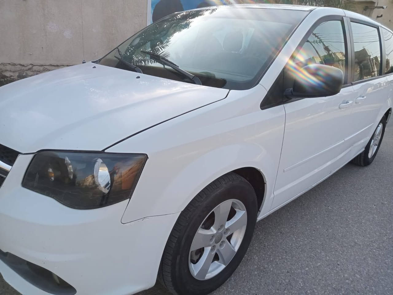 دوج كرفان موديل 2016 بيها صبغ البنيد و المدكر الامامي اليمين نفس القطع ماشيه ١٦٠ كيلو مكفول كير و مكينه السعر ١٥٥ بيها مجال العنوان ناصرية تلفون ***********
