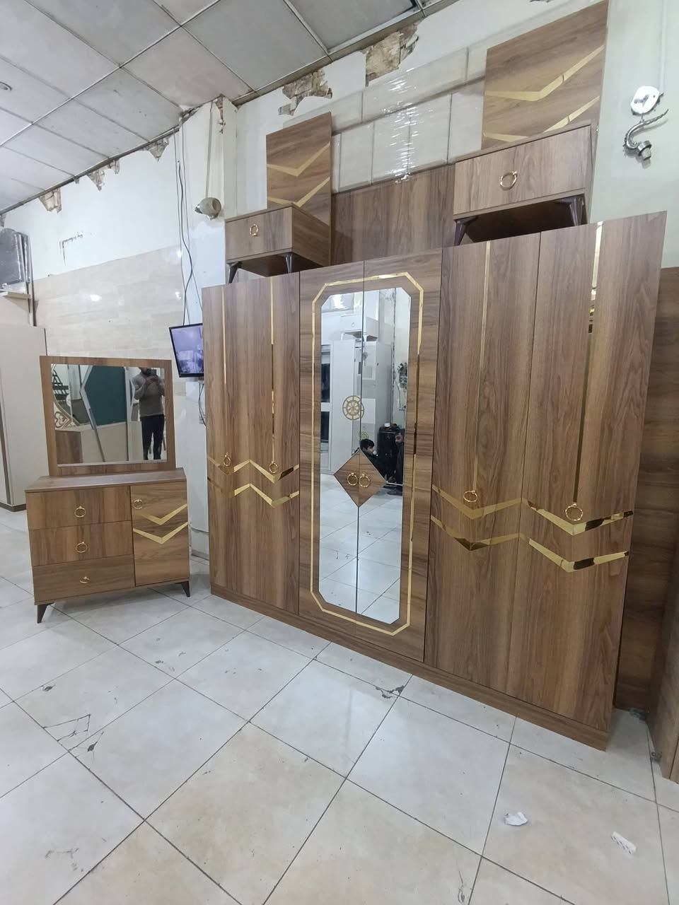 غرفه نوم تركي 5قطع نظافه فلل 
***********النقل و الشد داخل أربيل مجاني 
النقل و الشد موصل و كركوك 70الف
