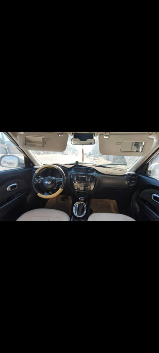سلام عليكم 
كيا صول موديل 2015
امريكي قطعتين 
كير ومكينه مكفولات
السعر 100$وبيها مجال 
 مكان السياره كربلاء
***********
***********

