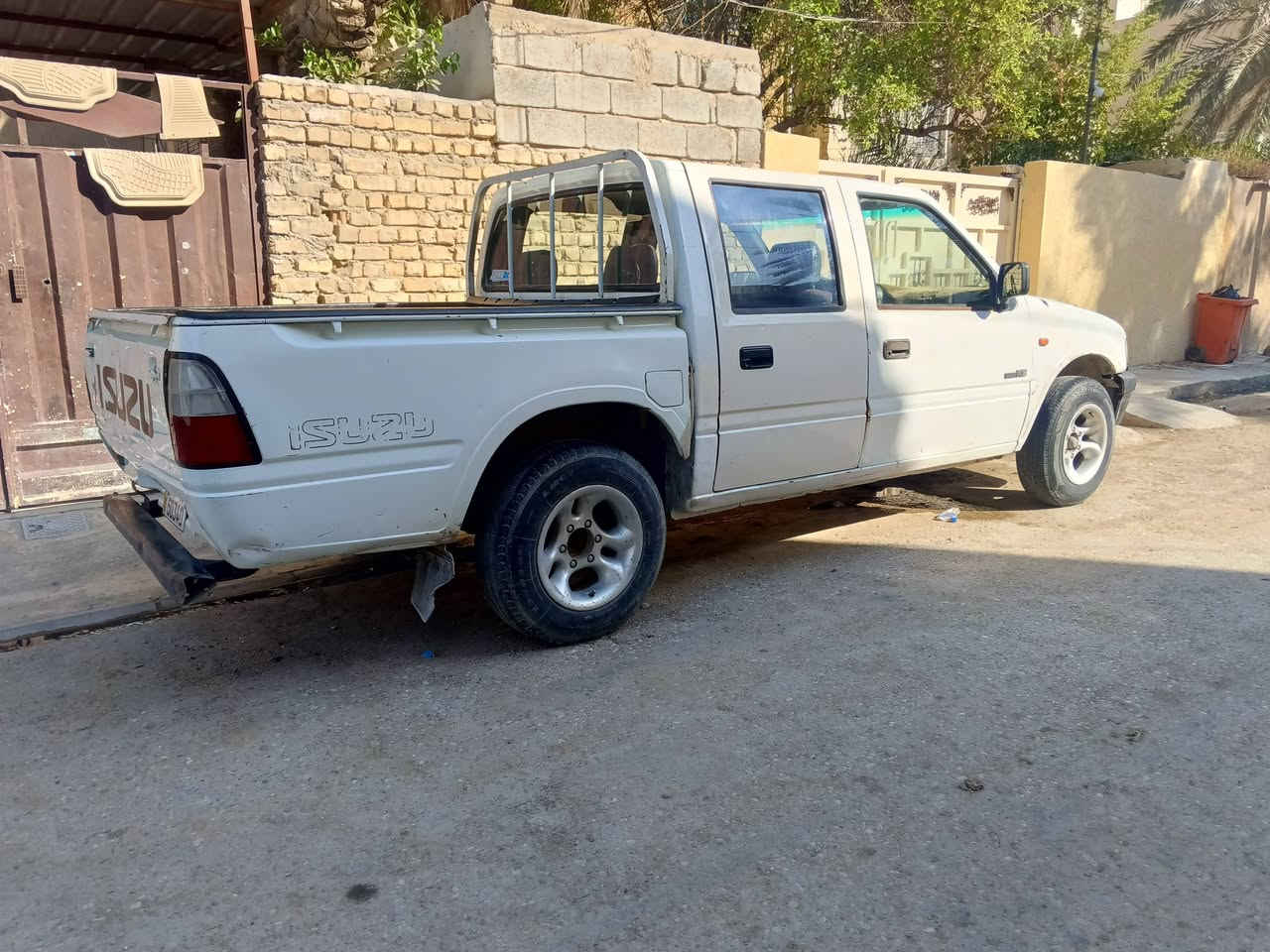 السلام عليكم سياره ازوزه موديل 93 تبريد شغال محرك خير من الله لاصرف ولاتبخير سيارة بسمنه شرط تحويل ثاني يوم سنويه (30) السعر55وبيها مجال للاستفسار ولاتصال ***********

