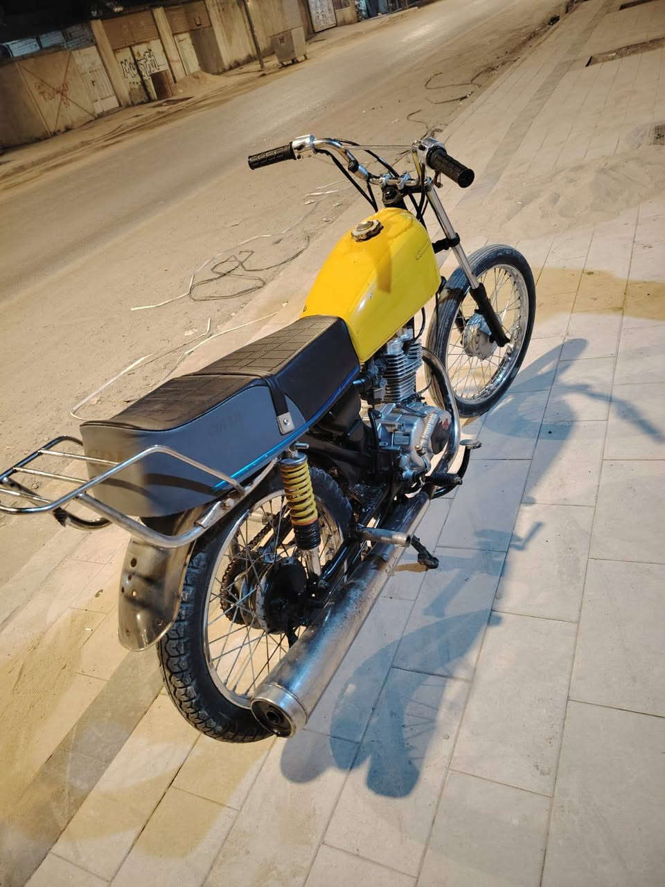 سلام عليكم  دراجه ادوات
للبيع المحرك خير من الله لا ينقص ولا تبخير + ضفيرتها كامله دراجه تمشي رزنه  سعرها 450 وبيها مجال رقمي واتساب بس *********** مكاني بني منصور ابو غريب
