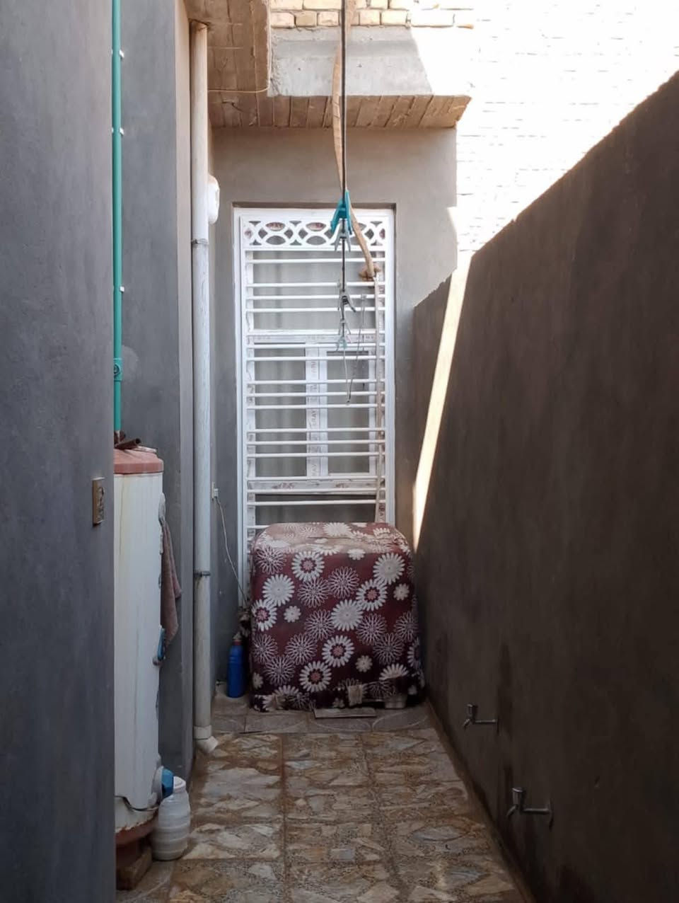 🏠 دار للبيع –📍 الموقع: الديوانية حي الشرطه اكاديميه– قريب دار مطلوب اسكان 64
✅ تسديد الشهري 332 (ملاحظه تغيير كفيل مباشر)

📐 المساحة: 200 متر
📄 الطابو: صرف
🔹 تفاصيل الدار:
✅ كراج سياره بيه🚗
✅ طابقين – بناء كونكريت 
✅ 2 غرف نوم
✅ 3 مجمعات صحية
✅ براني
✅ مطبخ
✅ صالة
✅ وصاله بالطابق الثاني هم 8امتار
✅ سنة البناء: 2023
~~~~~~~~~~~~~
#متابعة_الصفحة
#نستقبل_جميع_عروضكم
———————————————————
🔺#للاستفسار الاتصال ع الارقام
 
***********📲

او مراسله واتساب ‏‪***********‬‏ 📲  
—————————————————————
🔺العنوان: مكتب بلجيبه 
ـ_ــــــــــــــــــــــــــــــــــــــــــــــــــــــــــــ
