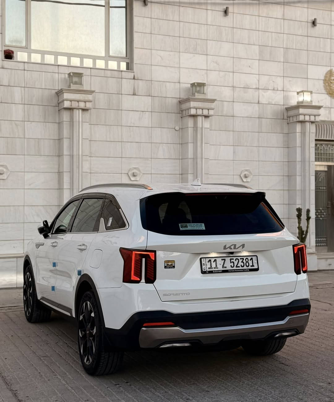 سلام عليكم شباب 
الحلال للبيع او المراوس حسب القناعة 
كيا سورنتو 2025 استلام زيرو خليجي 
ماشية 7 الاف كم فقط
رقم بغداد انكليزي تحويل ثاني يوم 
مكينة ستة سلندر 
سيارة كلها زيرو 
سيارة فول 1/1 عدا بانوراما وكامرة الاماميه
المواصفات :- 
ويل ٢٠ 
بصمة تشغيل وابواب وجنطة
دبل كامرة 
داتاشو 
كشنات كهرباء 
كشنات الخلفيه قلاب كهرباء 
شاشة متصله
كير ماوس 
شفتات ستيرن 
تشغيل عن بعد 
حساسات 360 
ثلاث انظمة قياده 
شحن لاسلكي
منافذ تايبسي
بصمة عدد اثنين
جنطة كهرباء
بلوجكتر لد
مري شفط 
ترحيب 
لد مخفي متغير الاوان 
دمام بوس
سبعة راكب 
سبير ما نازل
الخ من المواصفات المعروفة …..
الاضافات :- 
تغليف كشنات اصلي جلد سعره 250 الاف 
كاعيات اصلية سورنتو سعره 150 الاف 
مطريات  اصلية مال وكالة 90$
سيارة استلام على ادينه زيرو 
السعر 333$ وبيها مجال بسيط للشراي 
مكان السيارة النجف الاشرف 
للاستفسار ***********
