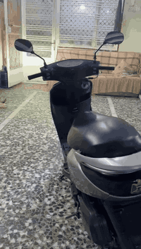 السلام عليكم دراجه بريز لون رصاصي محرك 125سيسي كهربائية كله شغاله بس الشاير الدكمه خربانه دراجه كفاله من فتحت محرك ول كفر اليسره بي فطر صغير  الدراجه معروضه اب 850وبيهه مجال حك الجيه مكان بغداد
 حي اور قرب فلكة صباح الخياط الرقم: ***********
