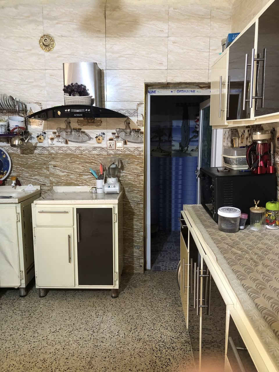 بيت للبيع🏡
• الموقع: الحلة، منطقة أبو خستاوي، فرع منصور السماك.
• المساحة: [100 متر]
• البيت [طابقين] 
• الخدمات: المنطقة مخدومة بالكامل
💰 السعر:[24] وبي مجال 
📞 للتواصل والاستفسار: [***********]

