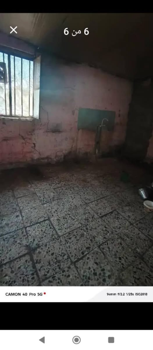 بيت بحي نصر قرب شارع بنزين خانه بسح خلف الدفاع المدني يحتوي على غرفتين وصاله ومطبخ وتخاريج وطارمه المساحه 180متر الستفسار اتصل عل وتساب او تصال عل خط ***********
