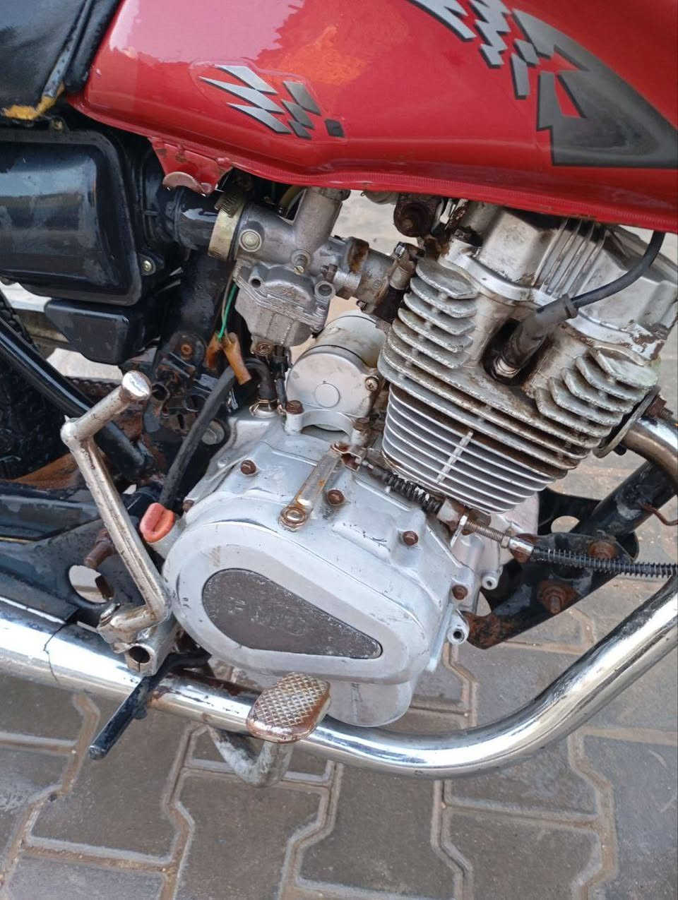 السلام عليكم 
شباب دراجه للبيع خمسه گير كلك كلك كلك 
دراجه شوفت عينك يرادله ترتيب قليل
المحرك شرط لا يبخر ولا ينقص تجي او 
تفحص او دراجه بيها شلعه شرط  المكان النجف ناحيه الرضويه 
السعر (250) وبيها مجال للطيبين رقم ***********
