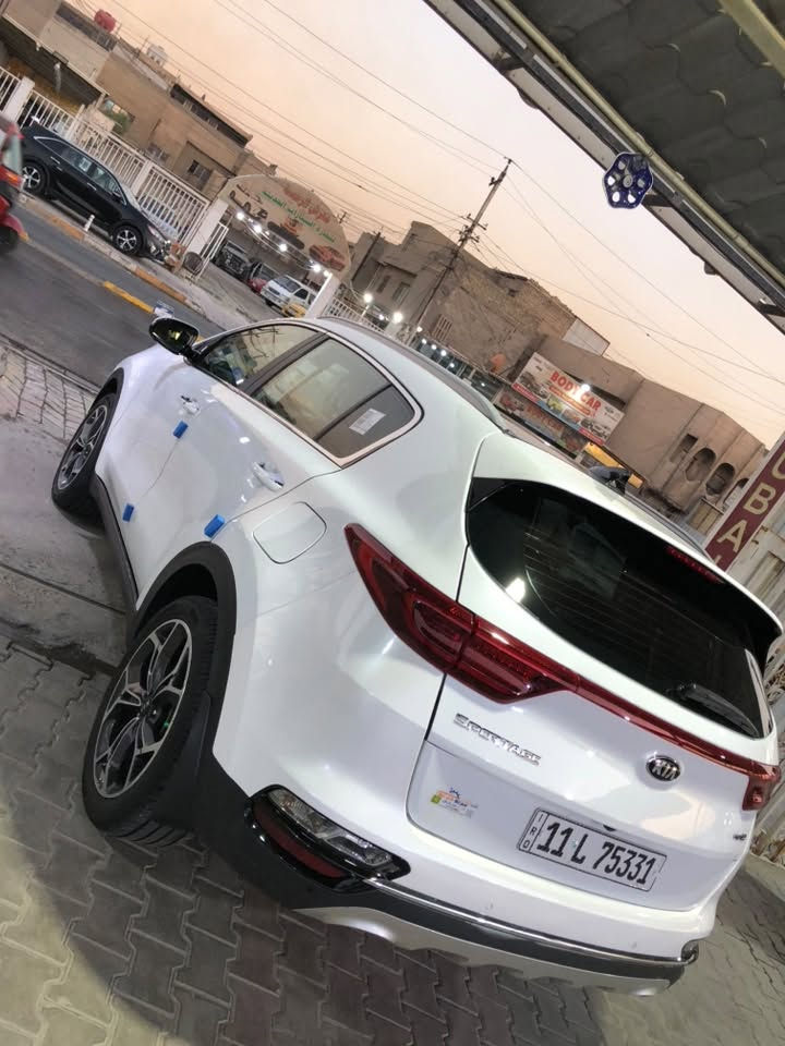 السلام عليك 
سبورتج خليجي 2021 (GT LINE)
كفالة عامة بيها بارد قليل بل جاملغات الخلفيه فقط 
ماشيه 53الف كيلو
جاهزة وخير من الله 
بأسمي 
السعر /193$
عنوان:بغداد الجديدة معرض دبي
للاستفسار// ***********
