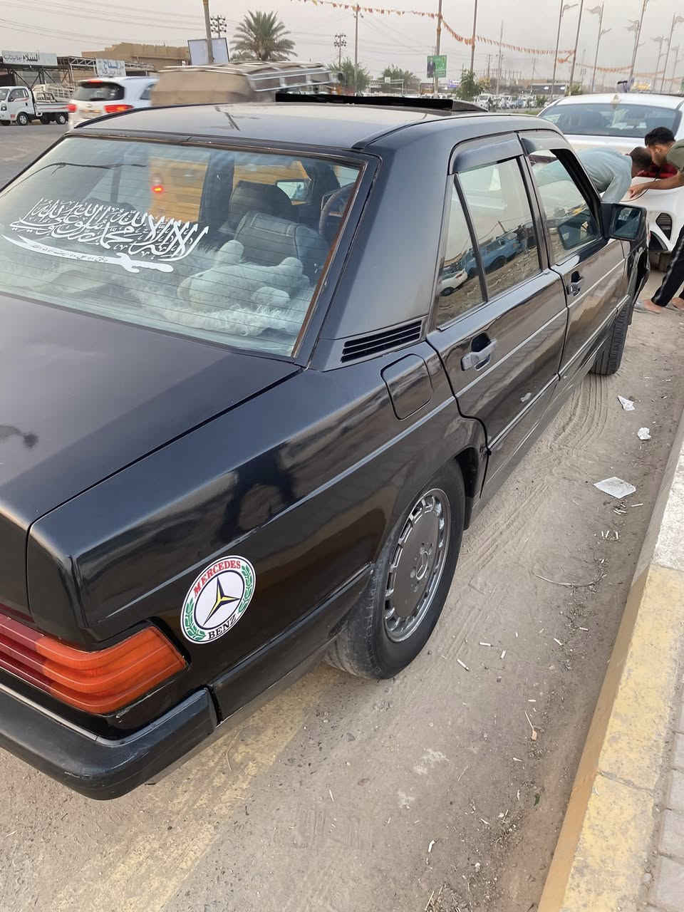 السلام عليكم مارسدس  ١٩٠ 
مكينة ونجي 
تخم تاير جديد 
باتري جديد 
صدر جديد 
كهربائيات ١٠٠/٧٠
بيهة تنقيص شوية 
تبريد شغال بس ألفان واكف 
واسط قضاء الصويرة 
***********
السعر ٤٥بيهة مجال قليل
