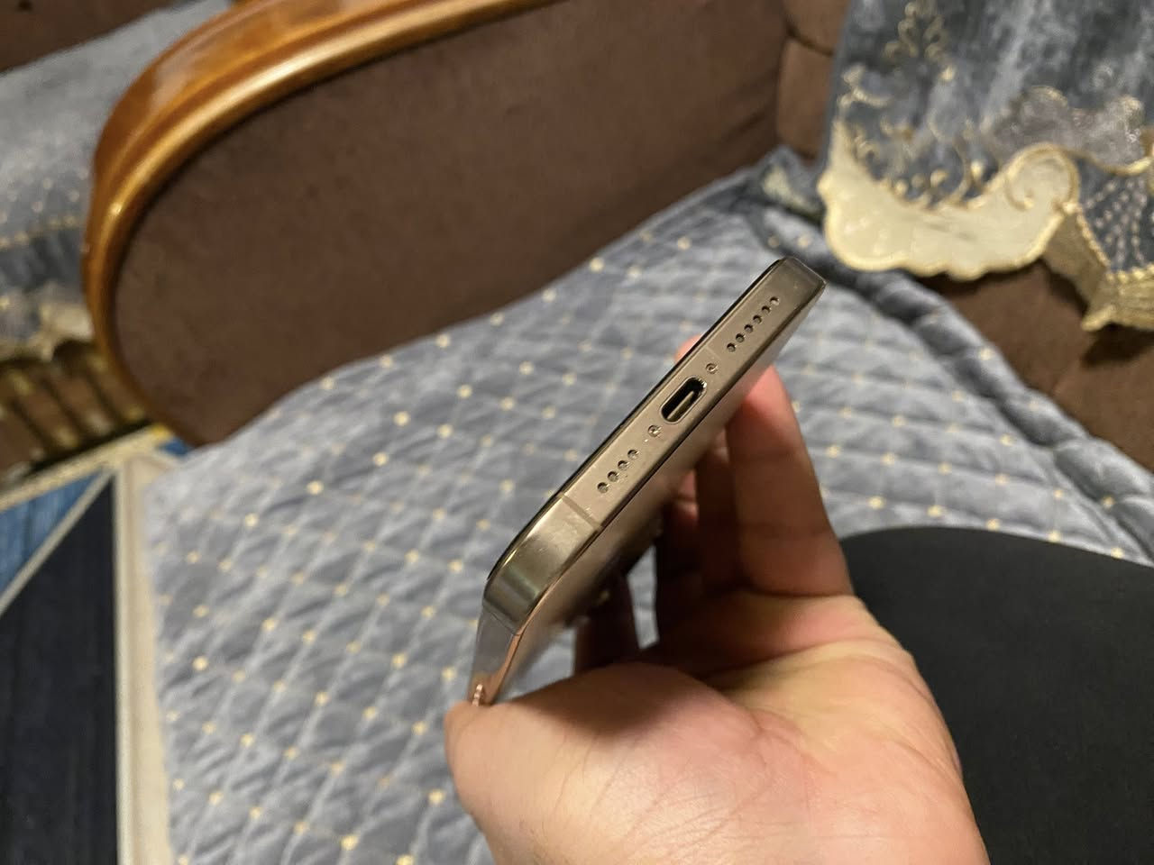 سلام عليكم 16 برو ماكس للبيع ذاكره 256  البطاريه 100 مشحون 176 مرا بعده بضمان ماستر اول استخدام ب تموز جهاز شخط واحد مابي  جديد كلش نضيف ويا كارتون وكفرين مكان بغداد الحريه  السعر 1450وبي مليون وربعميه وخمسين ***********
