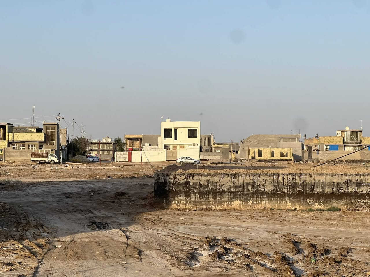 قطعة طابو صرف مساحتها ٣٠٠م حي الحرية الثاني قرب المجمع السكني تحويل مباشر 
للاستفسار ***********
*********** او مراجعة مكتب أمتار للعقار
