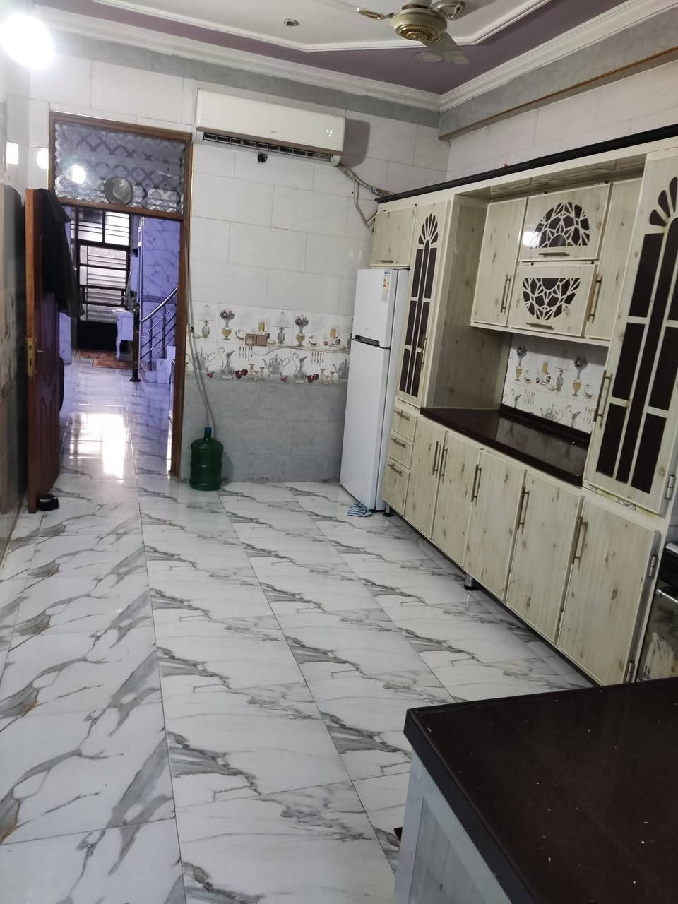 بيت للبيع مساحه 150 متر واجهه 7 ونص في 20 
الموقع البلديات منطقة المضمار خلف سنتر البلديات ثاني فرع عن الشارع العام ***********

