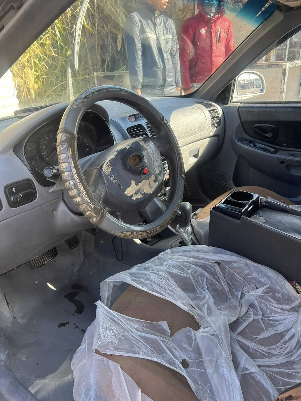 سياره للبيع اكسنت موديل 2004 وارد امريكي السعر 30 وبيها مجال بسيط العنوان كربلاء عامود 300 شارع بغداد كربلاء ***********
