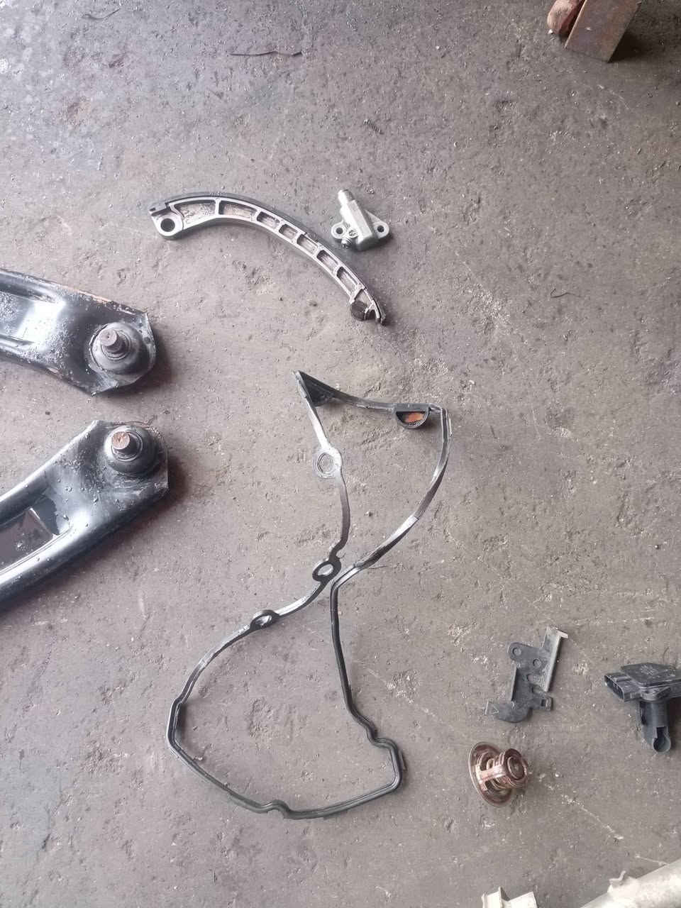 غراض تفصيخ مستعملة ابيع شلع  مكان سليمانية كلهن 200000 سوزوكي sx4 2009 رقم ***********
