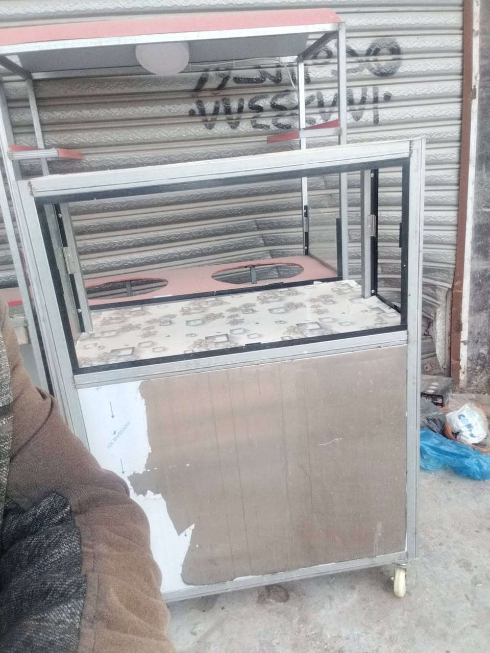 السلام عليكم غراض مطعم استعمال شهر للبيع للاستفسار 
***********
