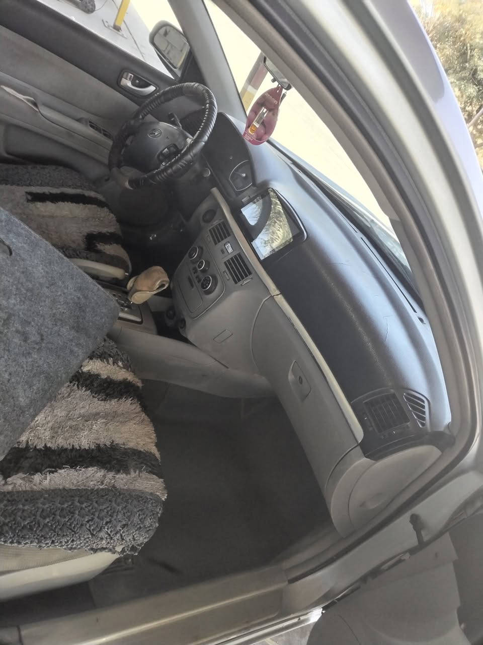 السلام عليكم ورحمة الله وبركاته
سوناته مقدس 2006 سياره جاهزه مصبوغه حزام أثر جراد سياره رقم جديد غرامات مصفره تبريد شغال تخم تاير جديد باتري جديد يعني جاهزه الاستفسار على رقم ***********
