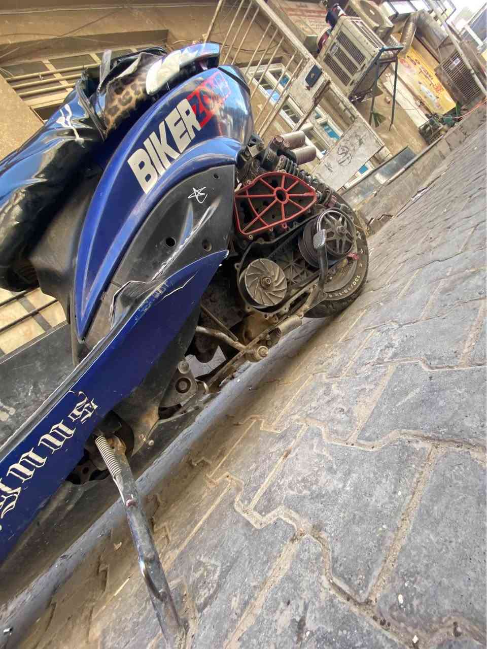 سلام عليكم سكنس نثيه مزوعه تزويد دراجة كدامك شلعه معدل اطير ماعليهه شي مكينه وشكل تزويد كامل الي يحب تفاصيل اكثر يتفضل خاص سعرهه 700 مو شراي لاتكسر بيهه بس كورهه سعره 250 
سعر:700
مكاني الحريه شارع الدور
رقمي *********** بغداد, العراق
