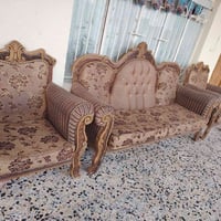 تخم قنفات للبيع يتكون من اربع كراسي وثنين كبار السعر 350رقم للتواصل 07...