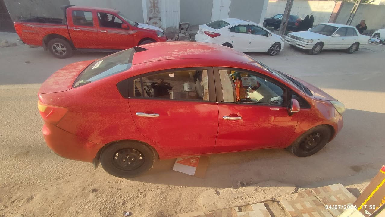 السلام عليكم 
كيا ريو موديل 14 خليجي مكينه 1600
مكفوله من الضربه والصبغ والمعجون والتبديل
     رقم ذي قار مشروع وطني بأسمي
   تحويل ثاني يوم بأي محافظه
كير  و مكينه وباتري وتخم تاير خير من الله 
 التبريد قبل يومين وكف الله شاهد حداديه 80%
كهربائيات كله شغالة ايكو تقليل اصراف
جرص سرعة 120 مري شفط أشاير بالمري حساس خلفي 
السعر جوه السوك 77 وبيه مجال مكاني  الديوانية قضاء غماس 
الرقم ***********
