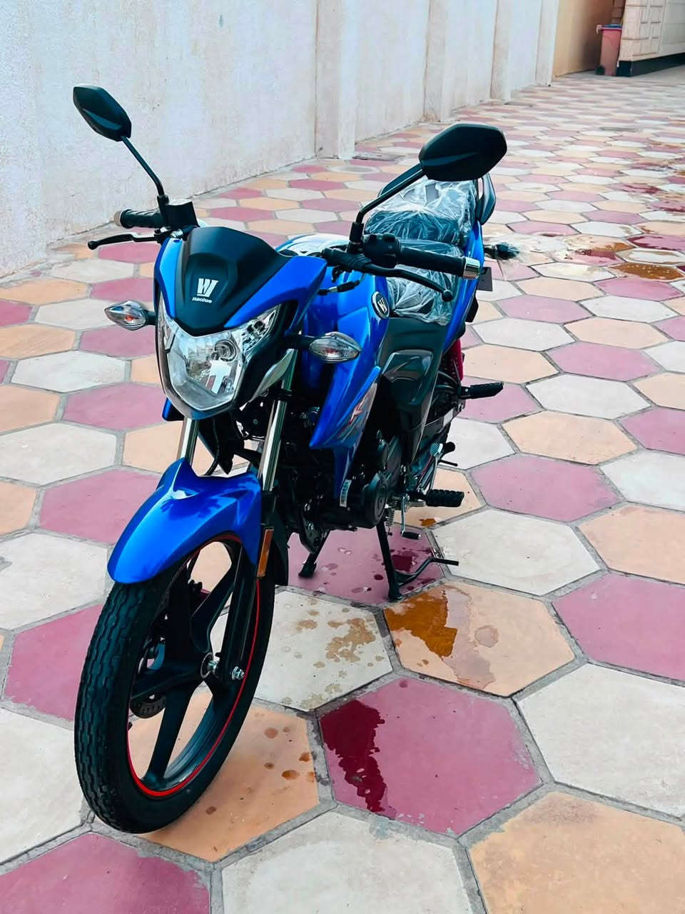 السلام عليكم أخوان ماطور هاوجي موديل 2023 لون ازرق 
الماطور صارلي سبوعين من نزلته بعده زيرو 
بي سويجات ثنين ول ماطور مدفوع الكمرك مالته  
السعر(2.650 ) وبي مجال للشراي للأستفسار ***********
