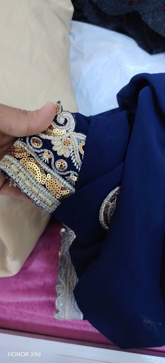 فساتين حجم كبير العنوان بغداد جديدة قرب حلويات الدرويش ***********
