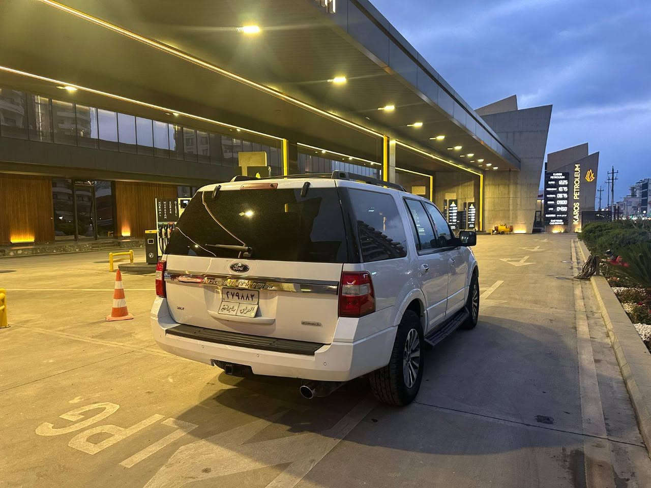 ارخص فورد اكسبدشن بلسوق ما اكو أرخص من هيج سعر السلام عليكم فورد اكسبدشن 2017XLTالسياره بيها بنيد صبغ سونار السياره موضح بلمنشور السياره كلش جديده كير محرك صدر حداديه كلها بشرط السياره فور ويل و المواصفات معروفة مالXLTحجم المحرك 3.5توين توربو مكان السياره السليمانية
السعر 175وبيها مجال
الرقم /***********
