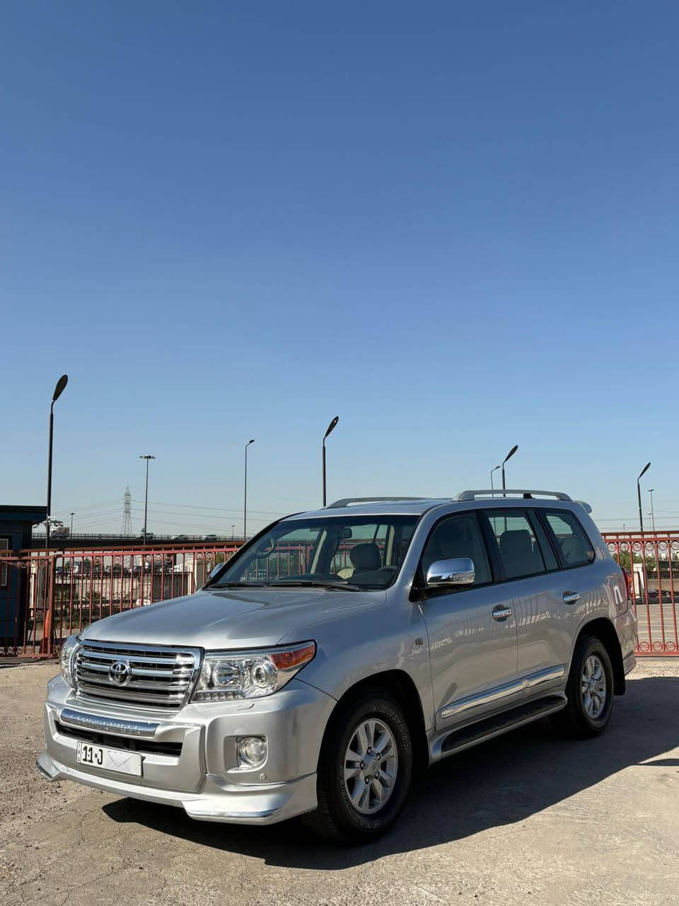 السلام عليكم لاندكروز GXR V6 2010 فطيم بدون صبغ بيها فقط دعاميات مصبوغة وشبرين من قبق الجنطة بيها سونار رقم بغداد بسمي تحويل ثاني يوم رقمها مميز رباعي رايدها 310 ورقة مكان بغداد حي الجامعة للاستفسار *********** او *********** بغداد, العراق
